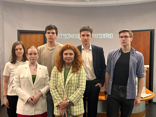 Талантливые ученики 11-го класса школы "Летово" завершили успешную стажировку в юридической группе "Яковлев и Партнеры" 